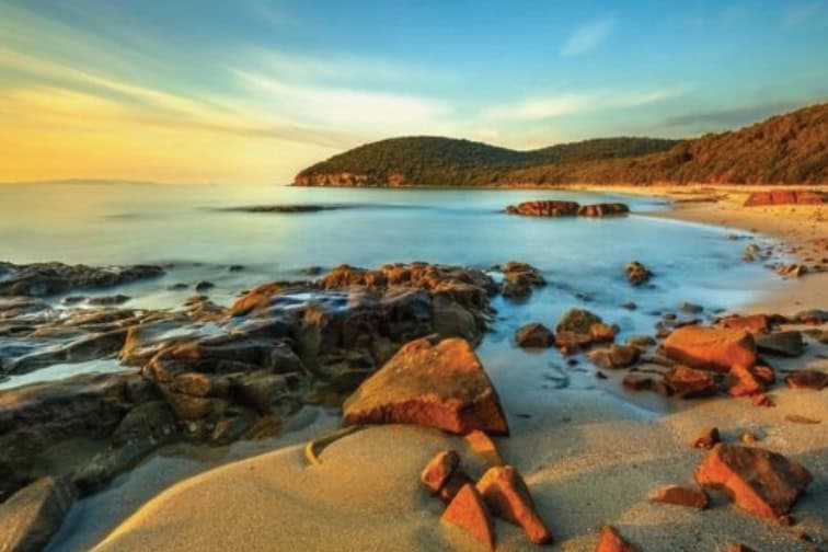 cala violina al tramonto